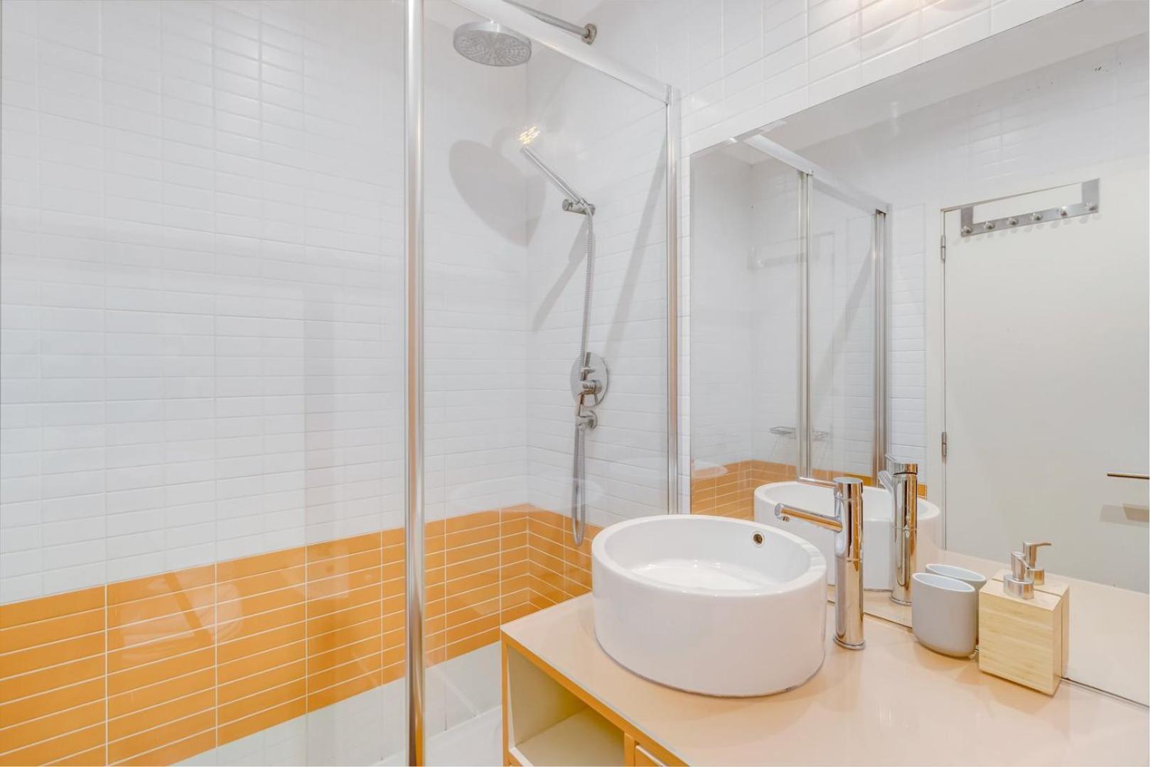 Charming 1br With Terrace Views Of Bridge | By Airnest