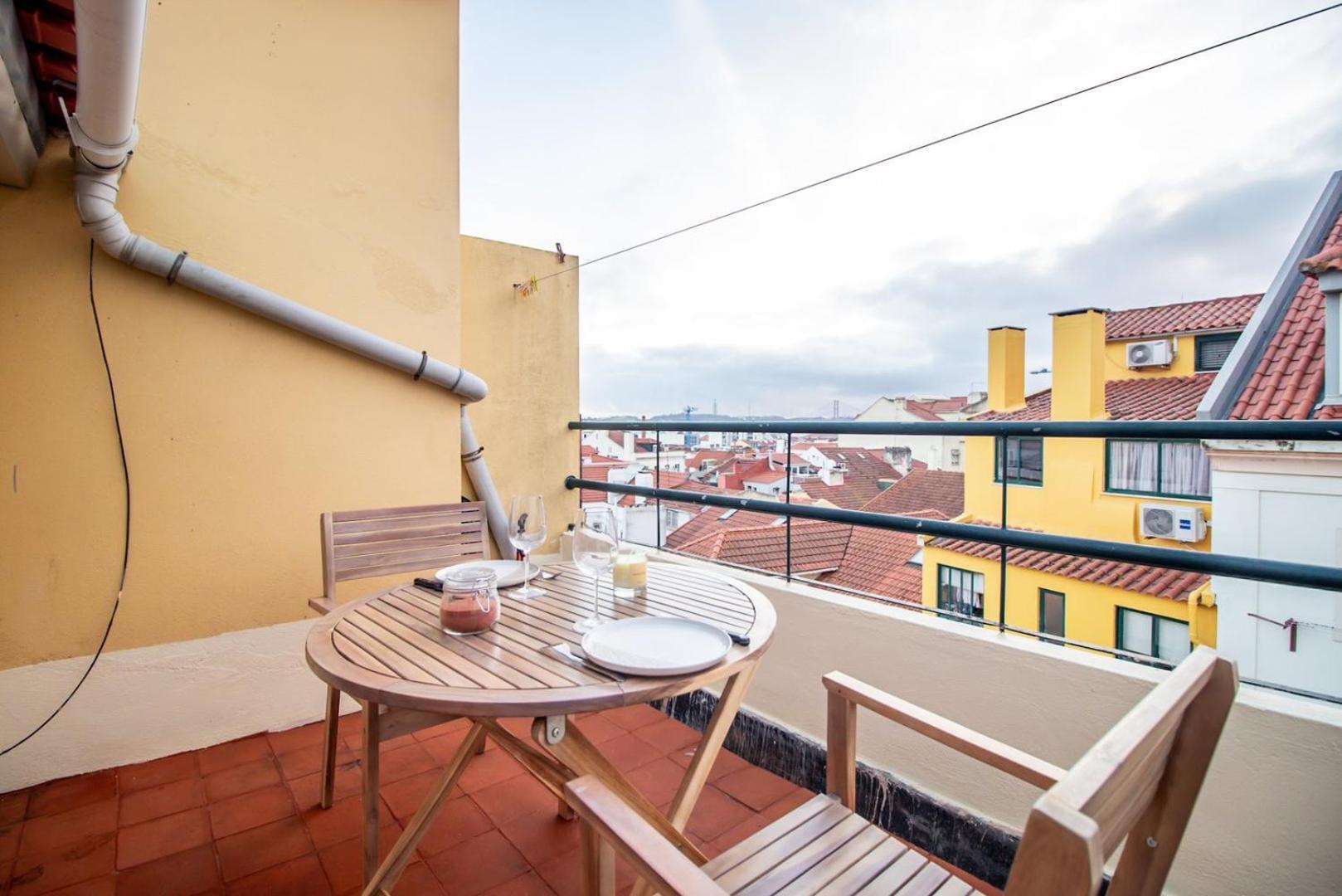 Charming 1br With Terrace Views Of Bridge | By Airnest Lisboa