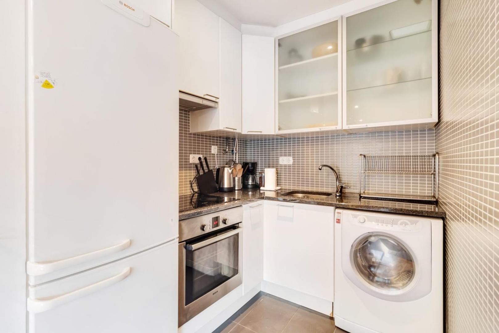 Charming 1br With Terrace Views Of Bridge | By Airnest