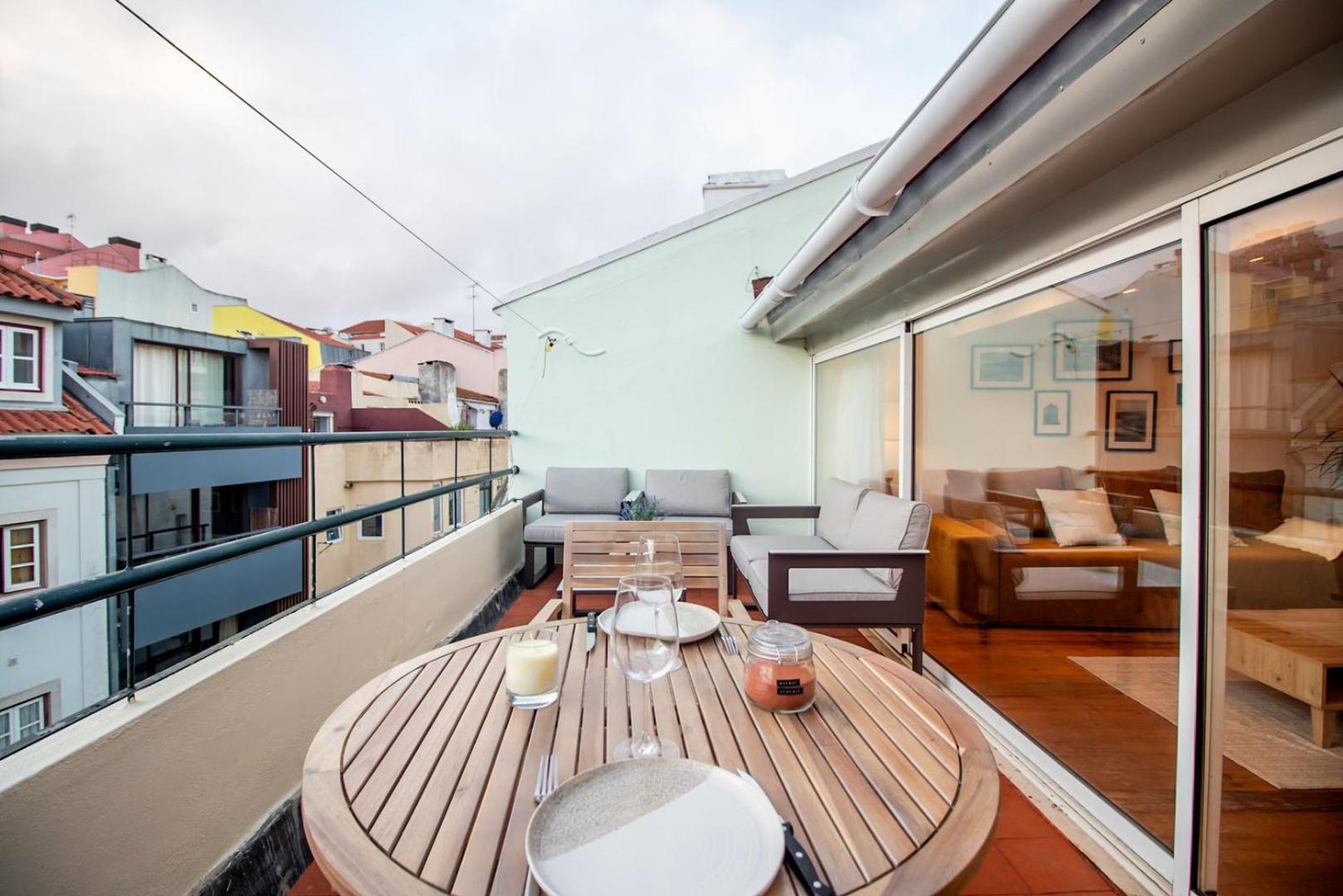 Charming 1br With Terrace Views Of Bridge | By Airnest * Lisboa